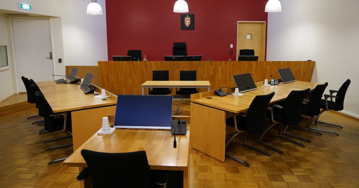 Advokatfullmektig saksøkte prinsipalen etter avskjedigelse