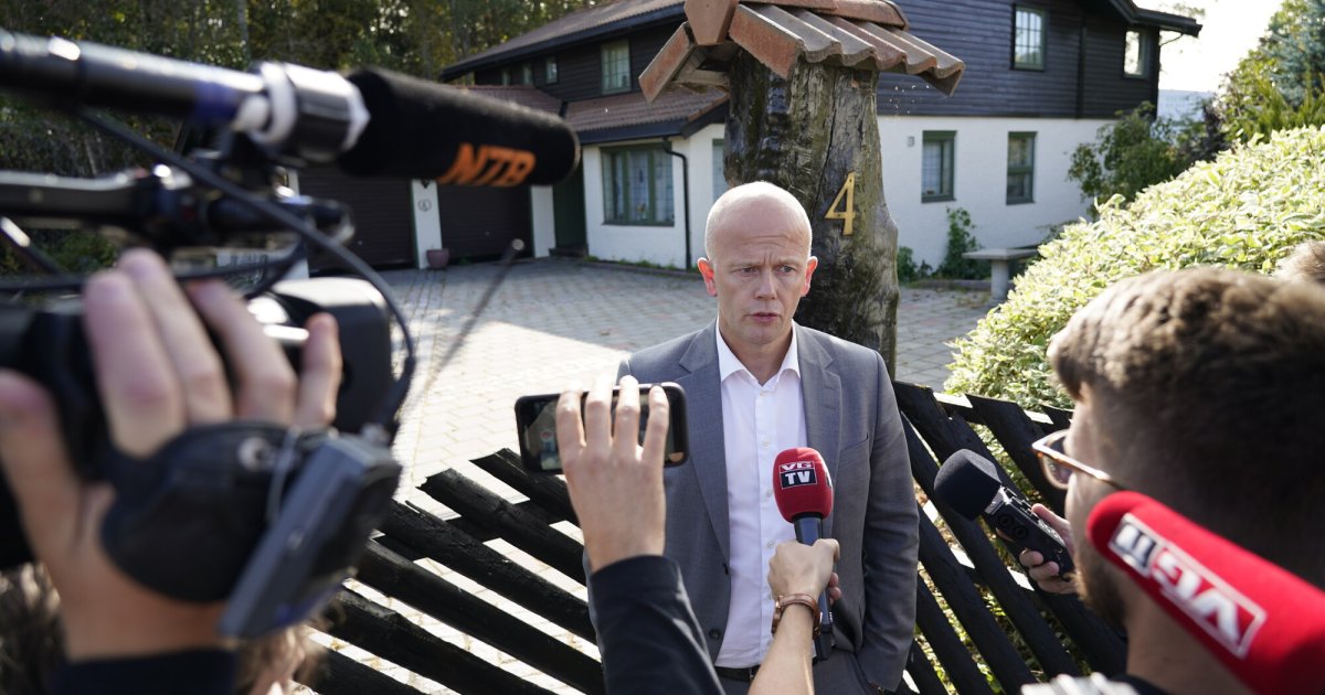 Tom Hagens forsvarer til frontalangrep på media etter lekkasjebonanza