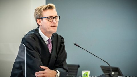 To uker hovedforhandling gikk i bøtta da forsvarer stevnet meddommerens niese som vitne