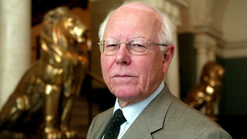 Tidligere høyesterettsjustitiarius Carsten Smith er død, 93 år gammel
