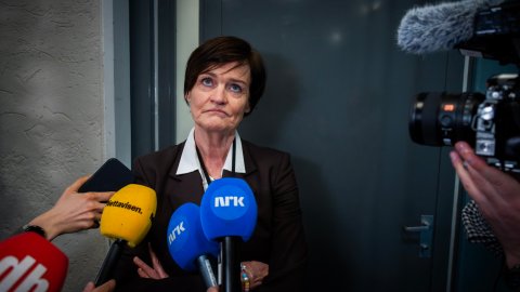 Mette Yvonne Larsen ber retten vurdere rettergangsbot mot VG etter navneglipp i Høiby-saken