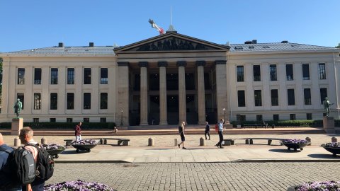 Jusprofessor får advarsel etter varsel om kikking