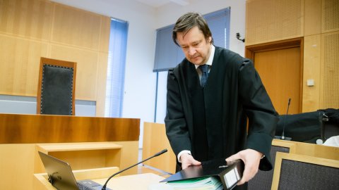 Forsvarerne fikk medhold i habilitetsinnsigelse etter dommerens pride-innlegg