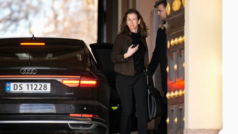 Vurderer å innføre regel som nekter partene  å introdusere nye beviser i ankeinstansen