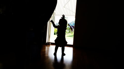 Vil gjøre det vanskeligere for skilte foreldre å flytte av gårde med barnet