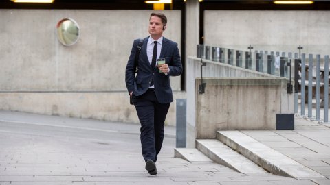 Seks uker hovedforhandling opphevet etter at dommerfullmektigen la ut jobbskifte på Linkedin