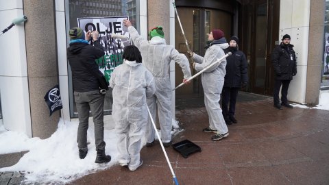 Høyesterett frifinner klimademonstranter fordi de ble satt på ventecelle